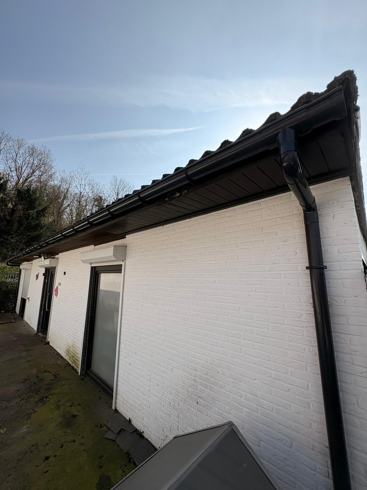 Changement gouttières à Flemalle - résultat final avec descente - TS Pro-Tech